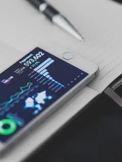 Celular no escritório