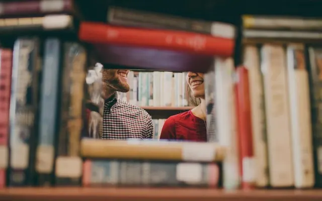 Pessoas com livros