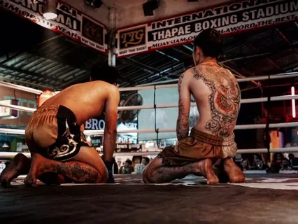 Pessoas treinando boxe