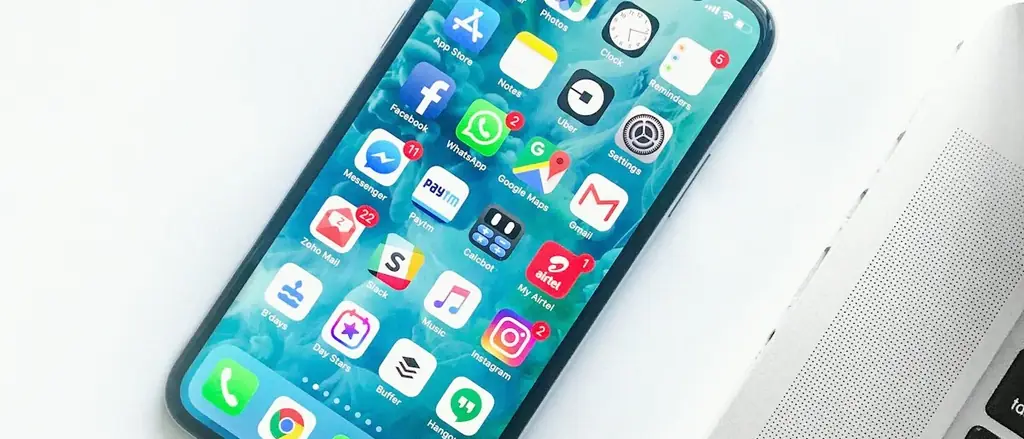Smartphone sobre a mesa