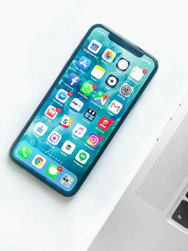 Smartphone sobre a mesa